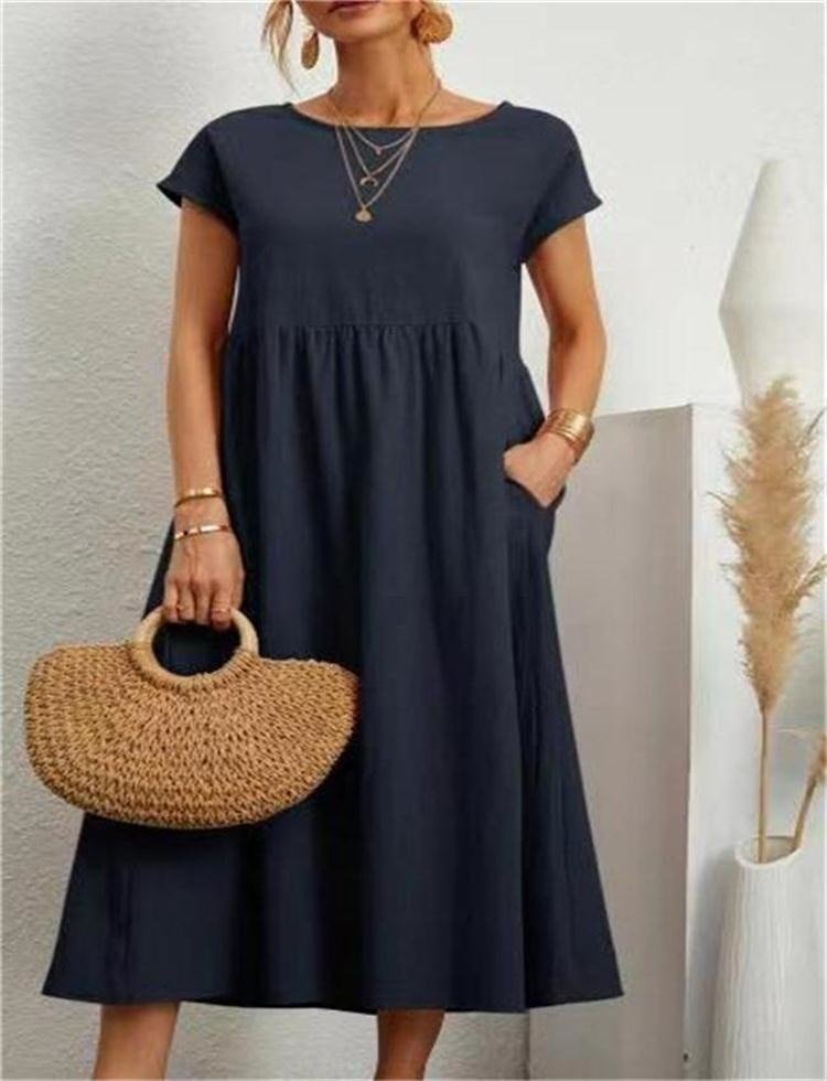 Navy blue Ginovu dress with short sleeves and side pockets.