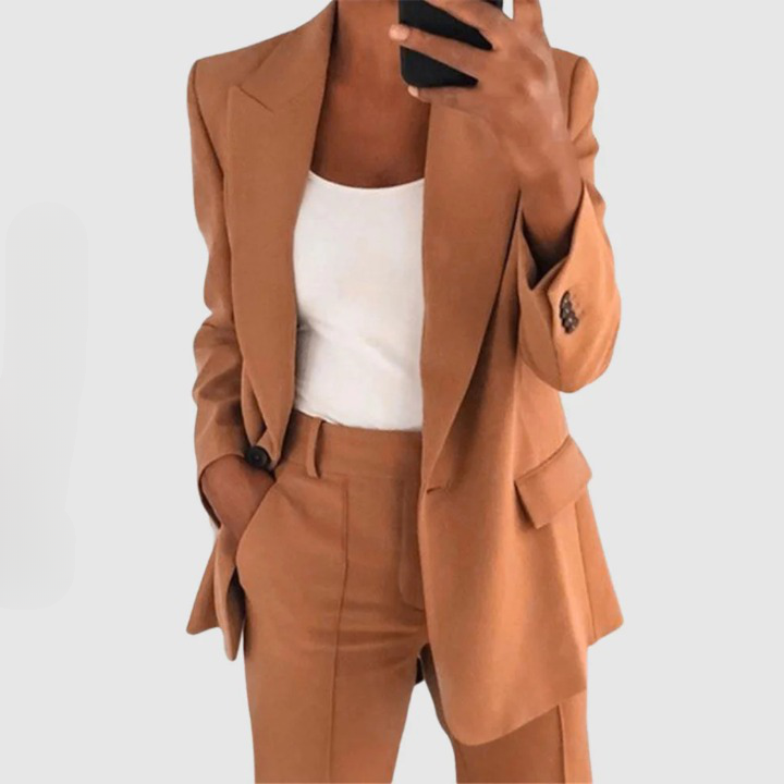 Warm brown blazer and matching trousers with flap pockets.