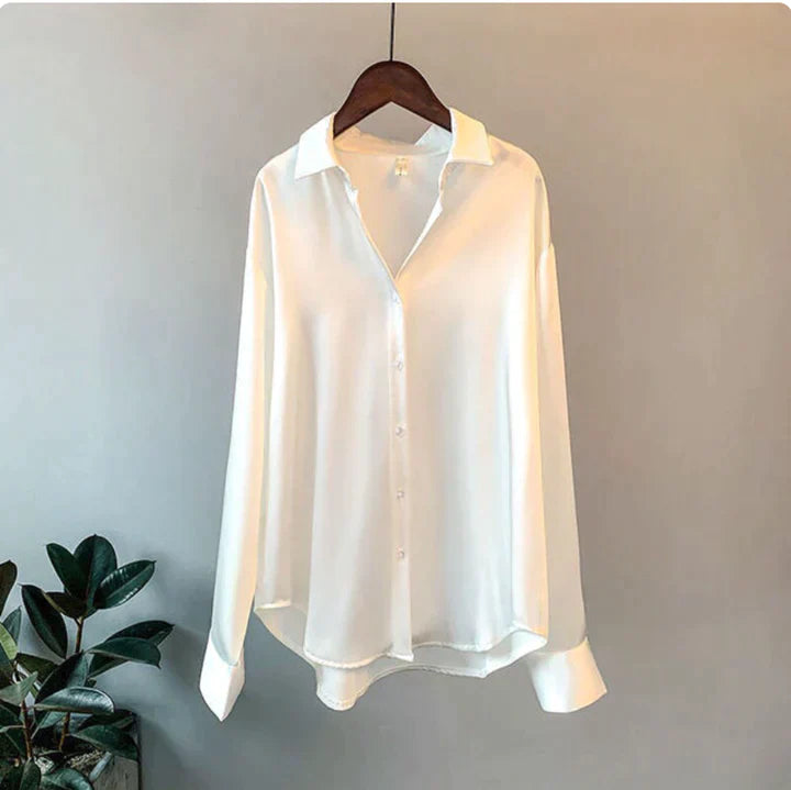 Ice white shirt with a pointed collar, dropped shoulders and long cuffs.