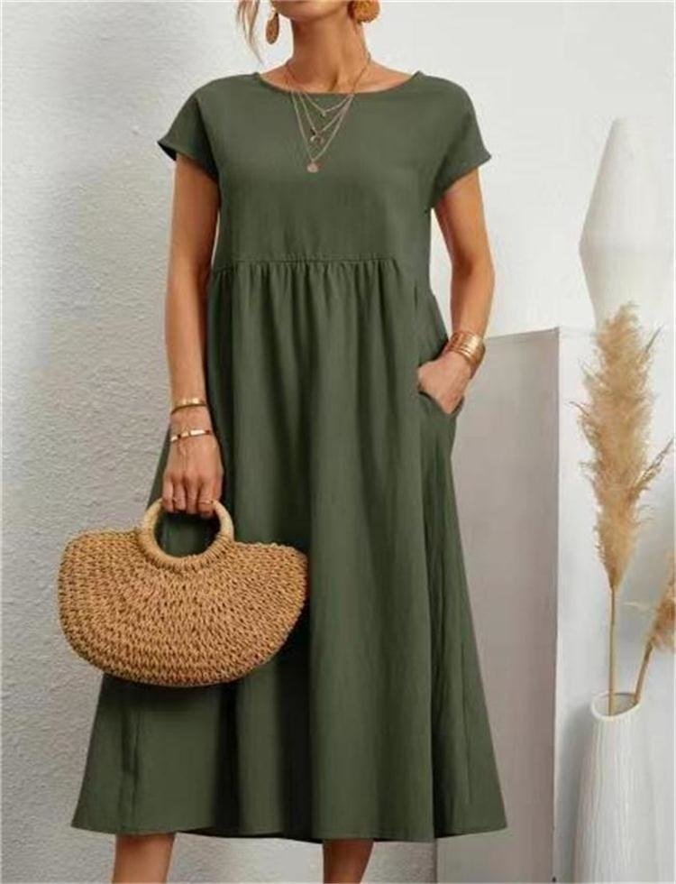 Dark green Ginovu dress with a gathered waist and side pockets.