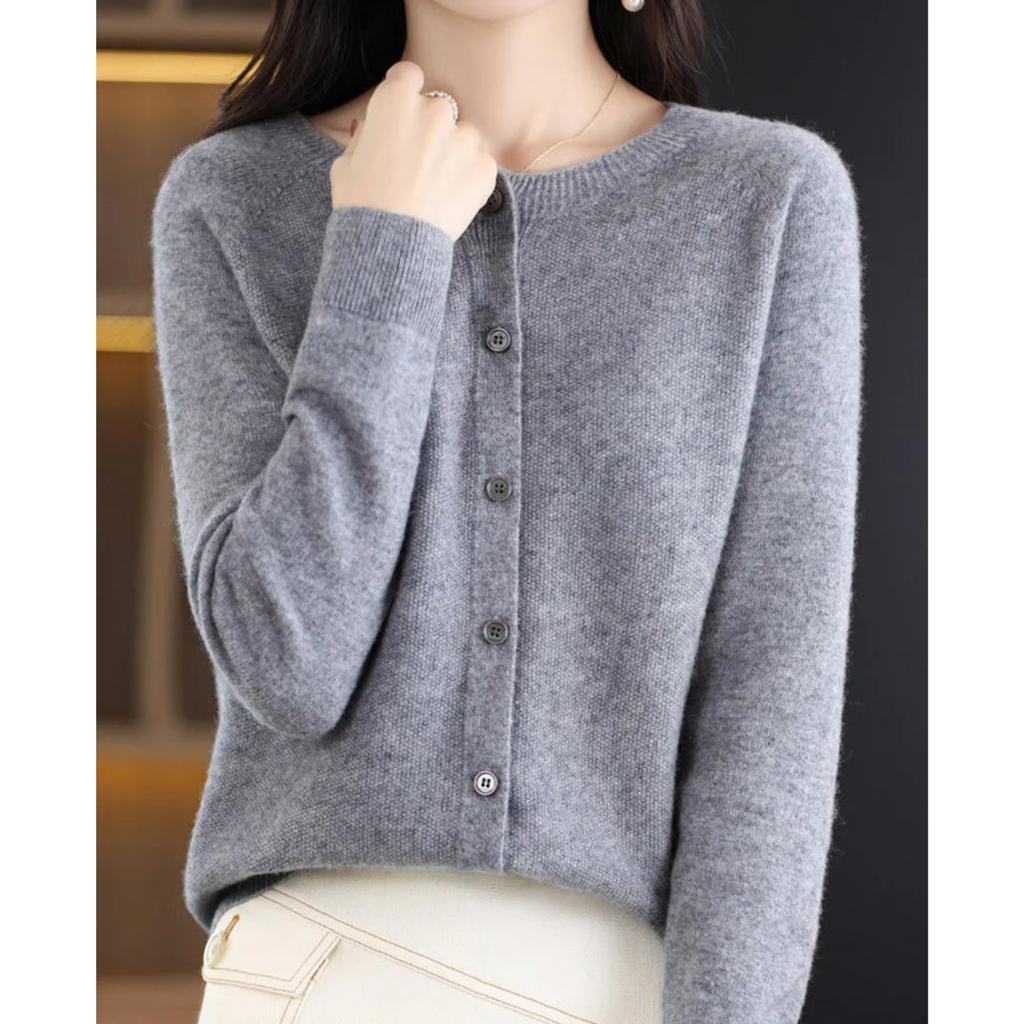 Grey cardigan with a round neckline, small buttons and ribbed cuffs.