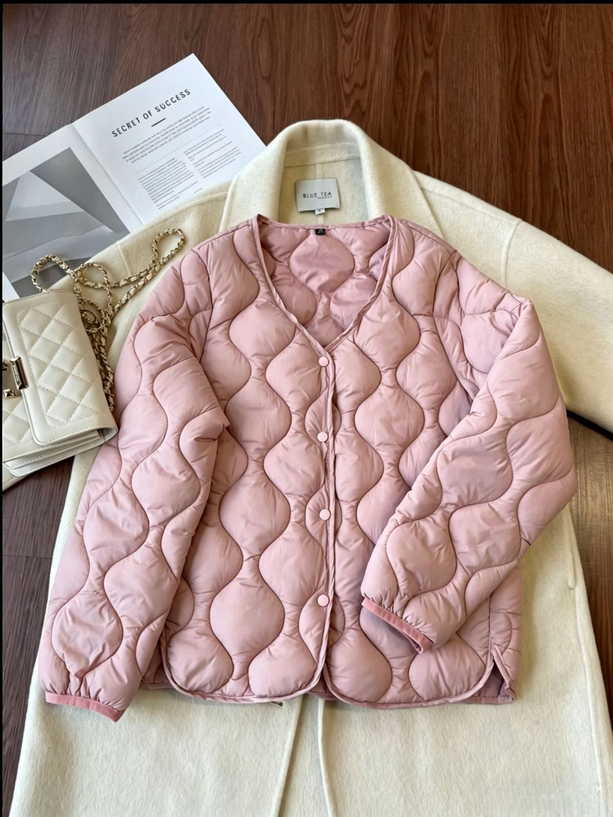 Women's Lightweight Quilted Jacket, Collarless V-Neck, Wave Quilt