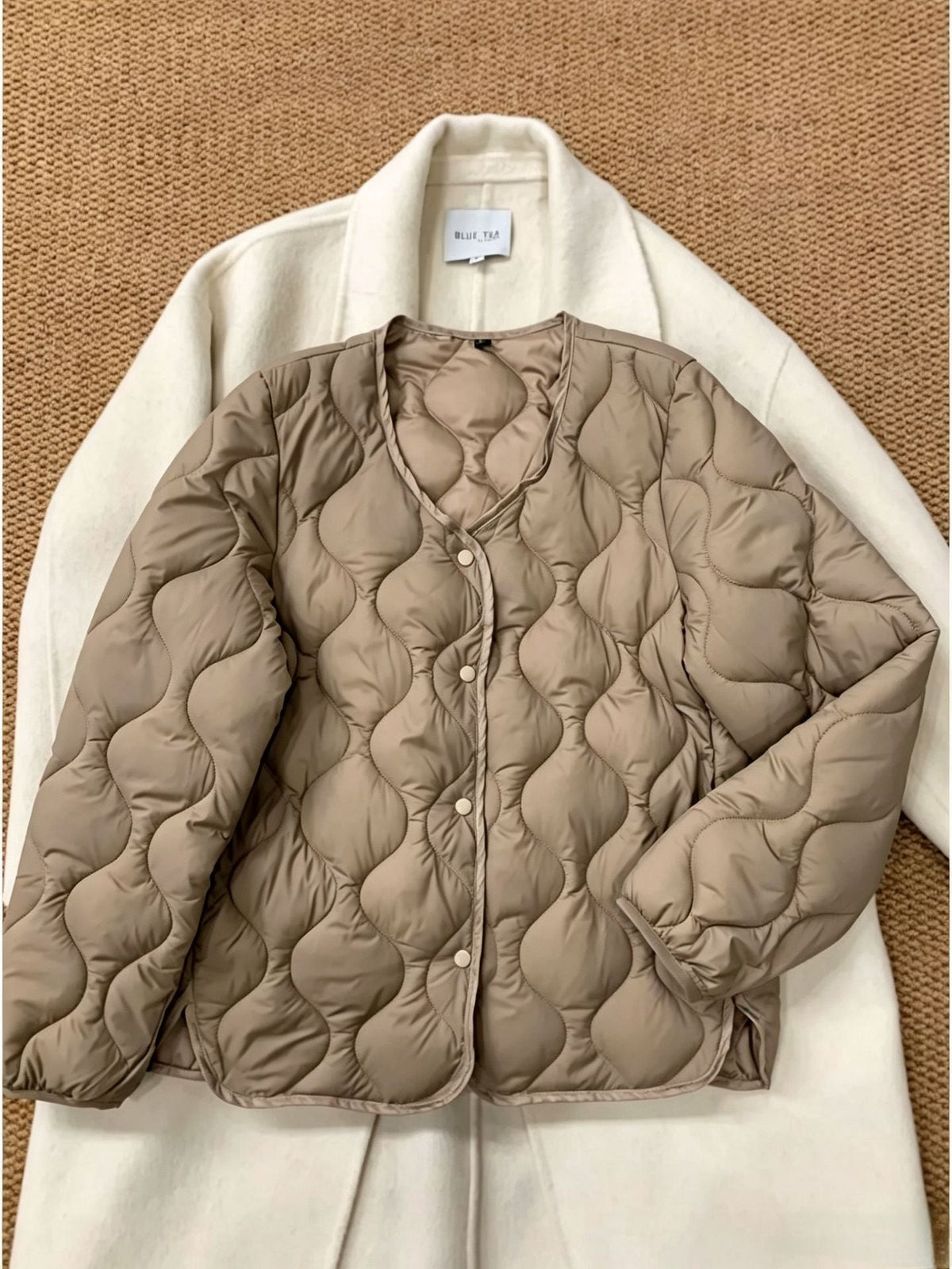 Women's Lightweight Quilted Jacket, Collarless V-Neck, Wave Quilt
