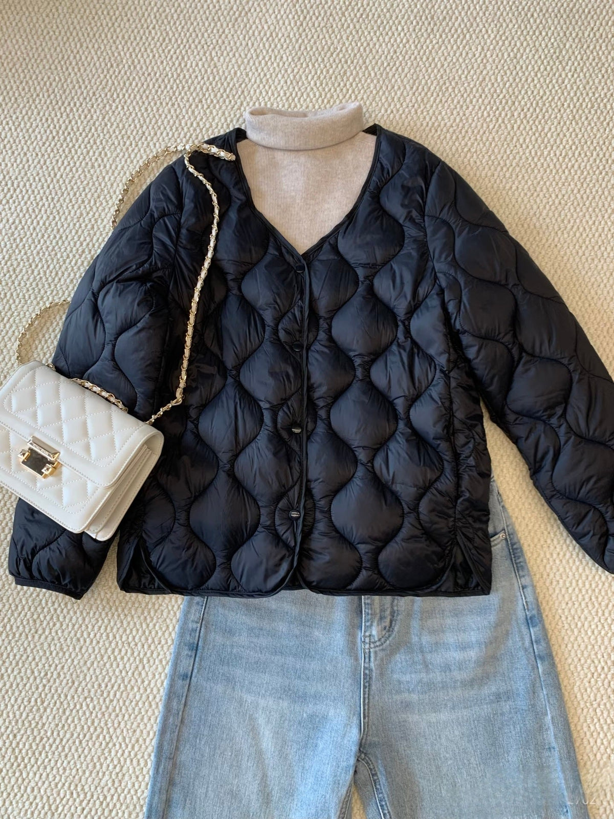 Women's Lightweight Quilted Jacket, Collarless V-Neck, Wave Quilt