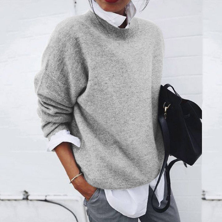 Grey round-neck jumper with a relaxed body and long sleeves.