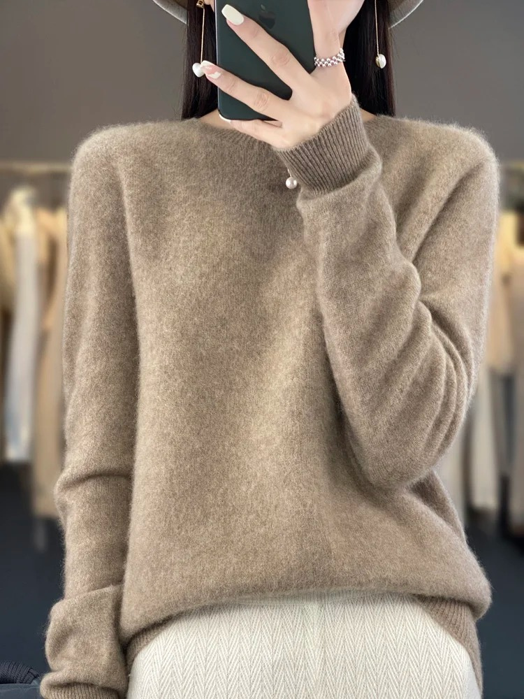 Taupe-beige crew-neck jumper with ribbed cuffs and a softly textured surface.