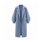 Oversized Winter Coat With a Broad Collar and Loose Sleeves — front view
